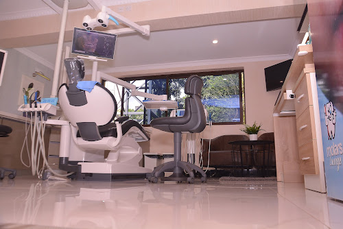 MOLARS DENTAL CLINIC